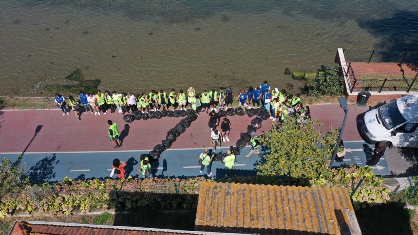 1 TON KATI ATIK TOPLANDI