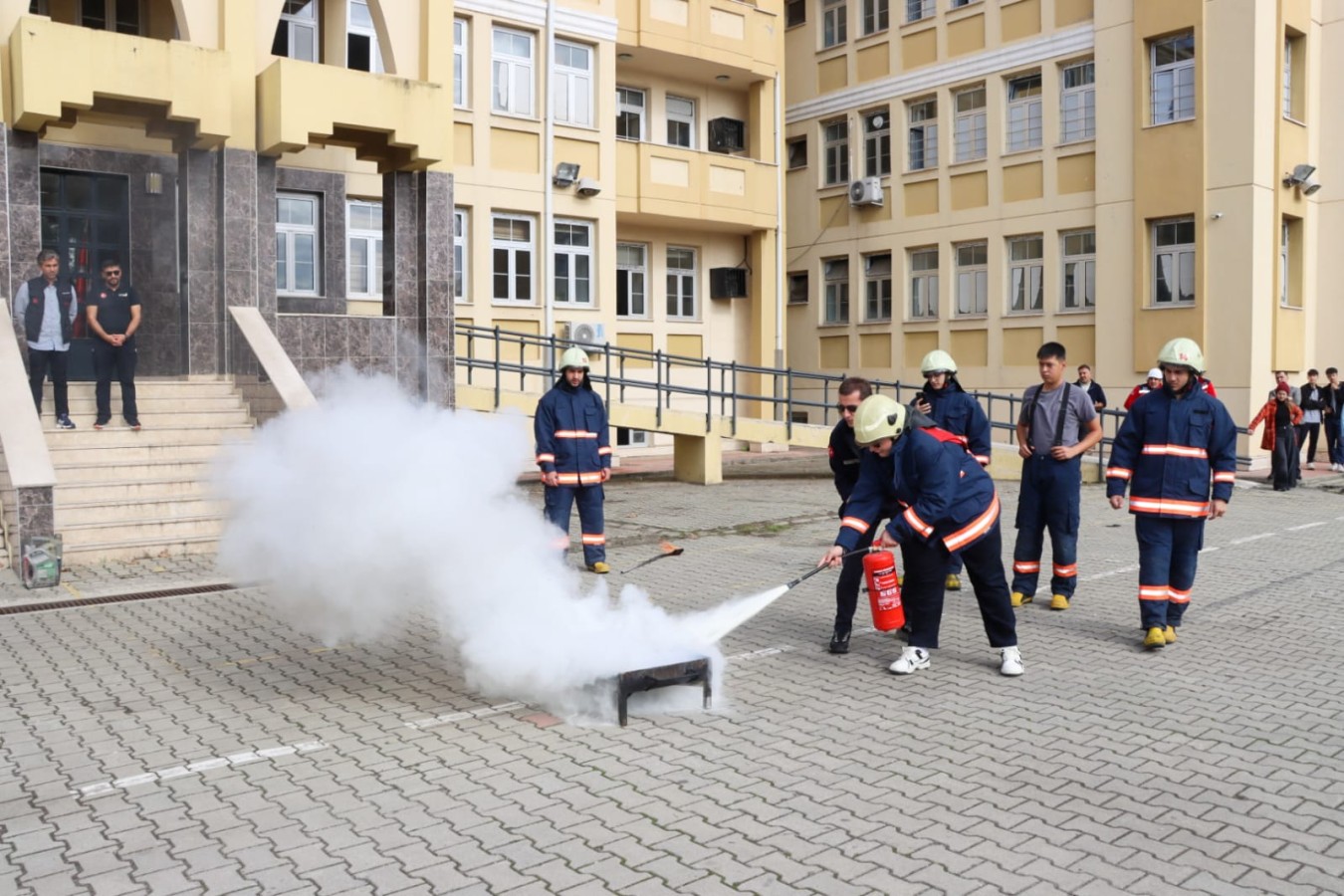 13 EKİM DÜNYA AFET RİSKLERİNİN AZALTILMASI GÜNÜ’NDE TATBİKAT GERÇEKLEŞTİRİLDİ