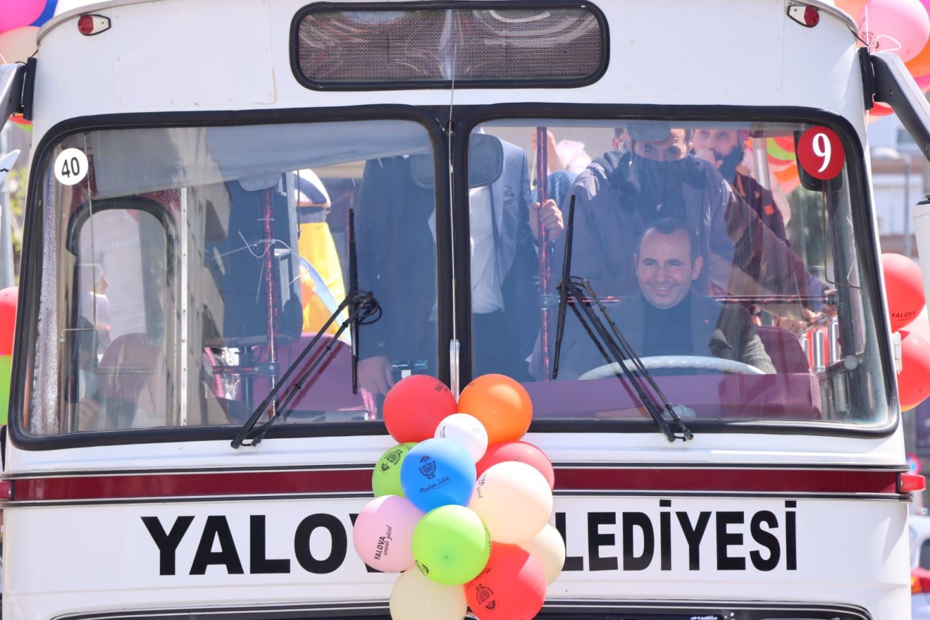 23 NİSAN OTOBÜSÜ ÇOCUKLARI SEVİNDİRDİ