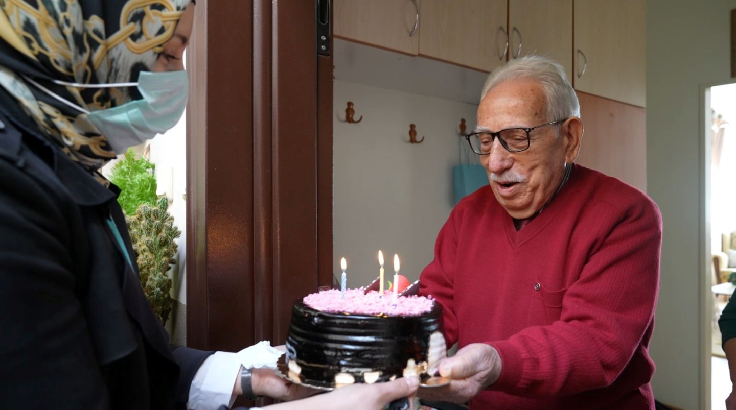 24 KASIM DOĞUMLU POLAT ÖĞRETMENE ÇİFTE SÜRPRİZ