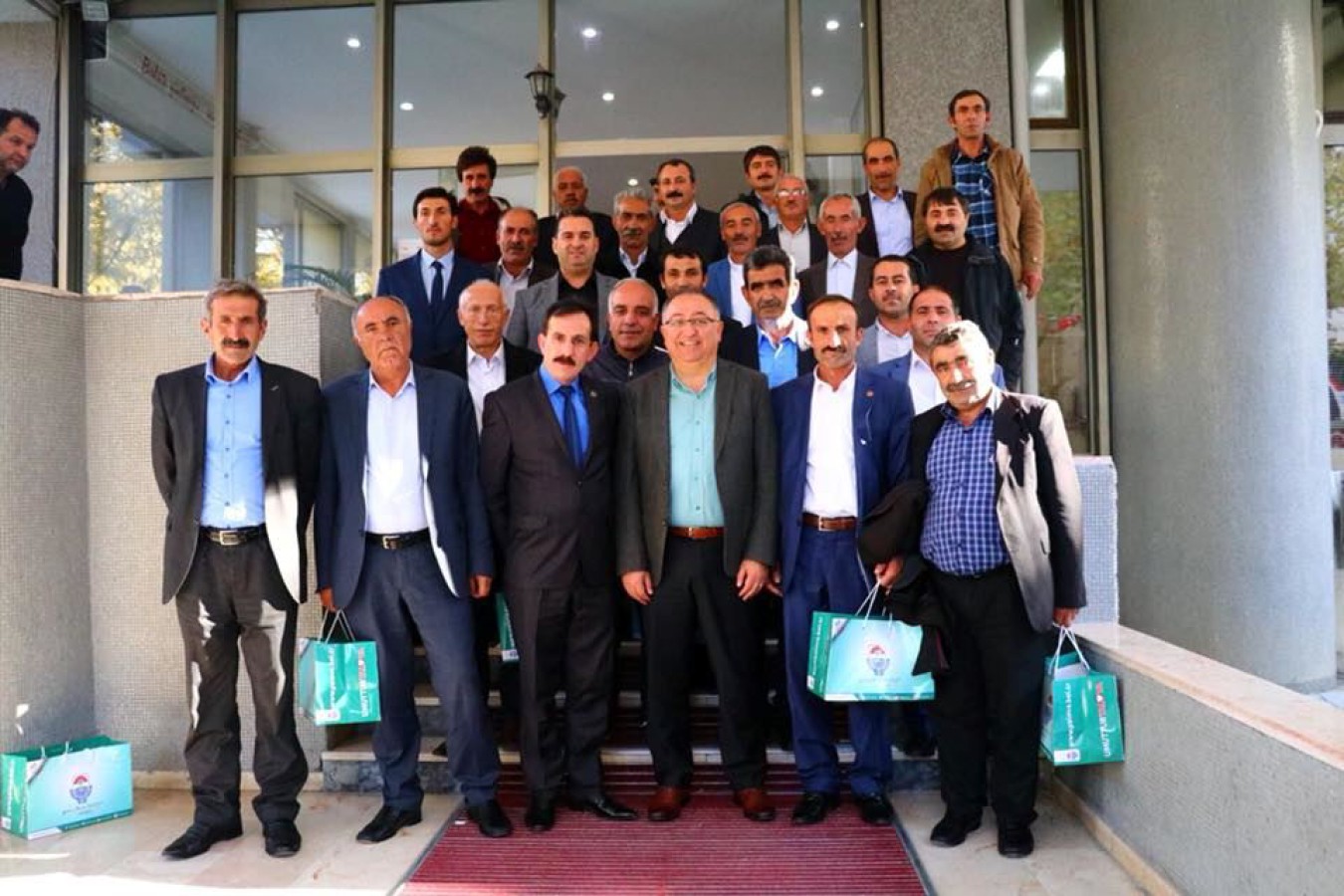 25 MUHTAR YALOVA’DA AĞIRLANIYOR