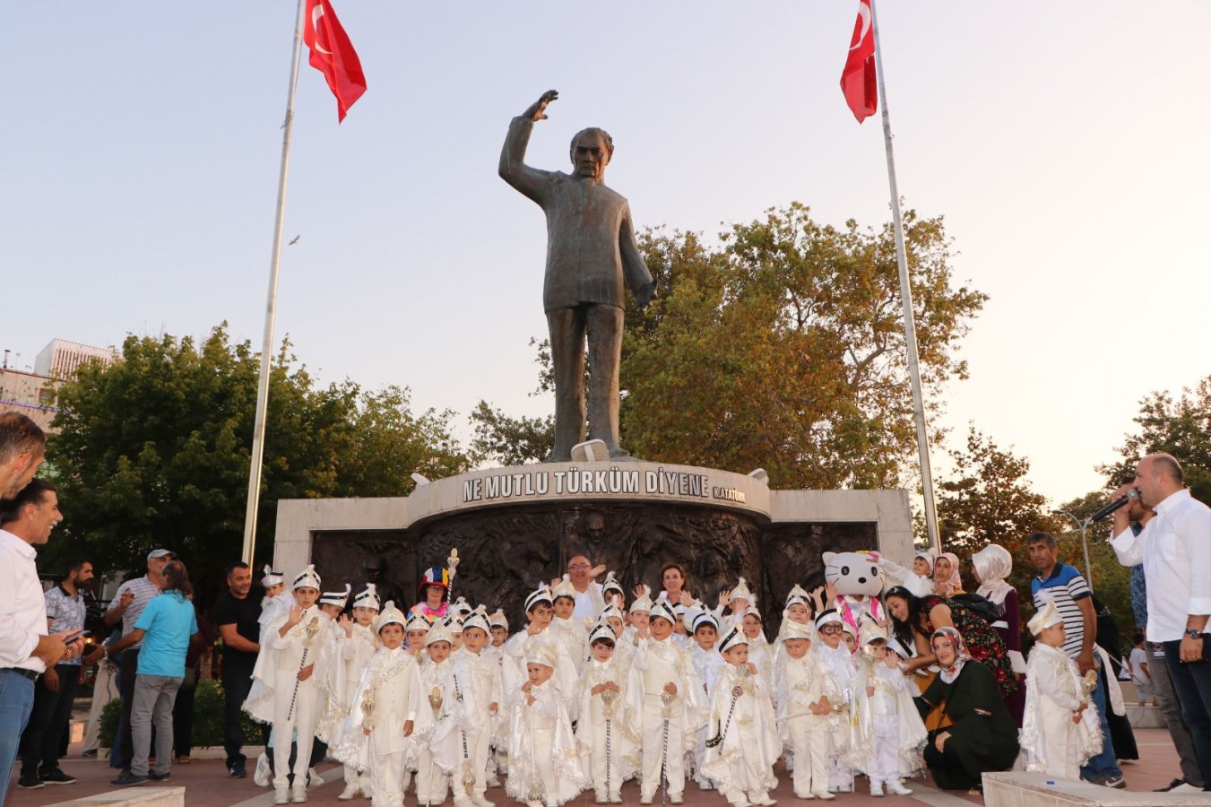 55 ÇOCUK ERKEKLİĞE İLK ADIMINI ATTI