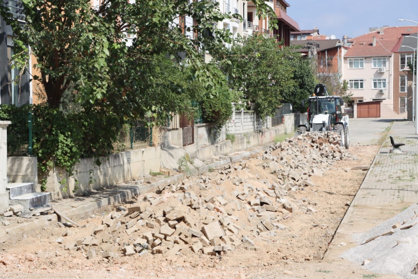 ALTYAPI ÜSTYAPI ÇALIŞMALARI DEVAM EDİYOR