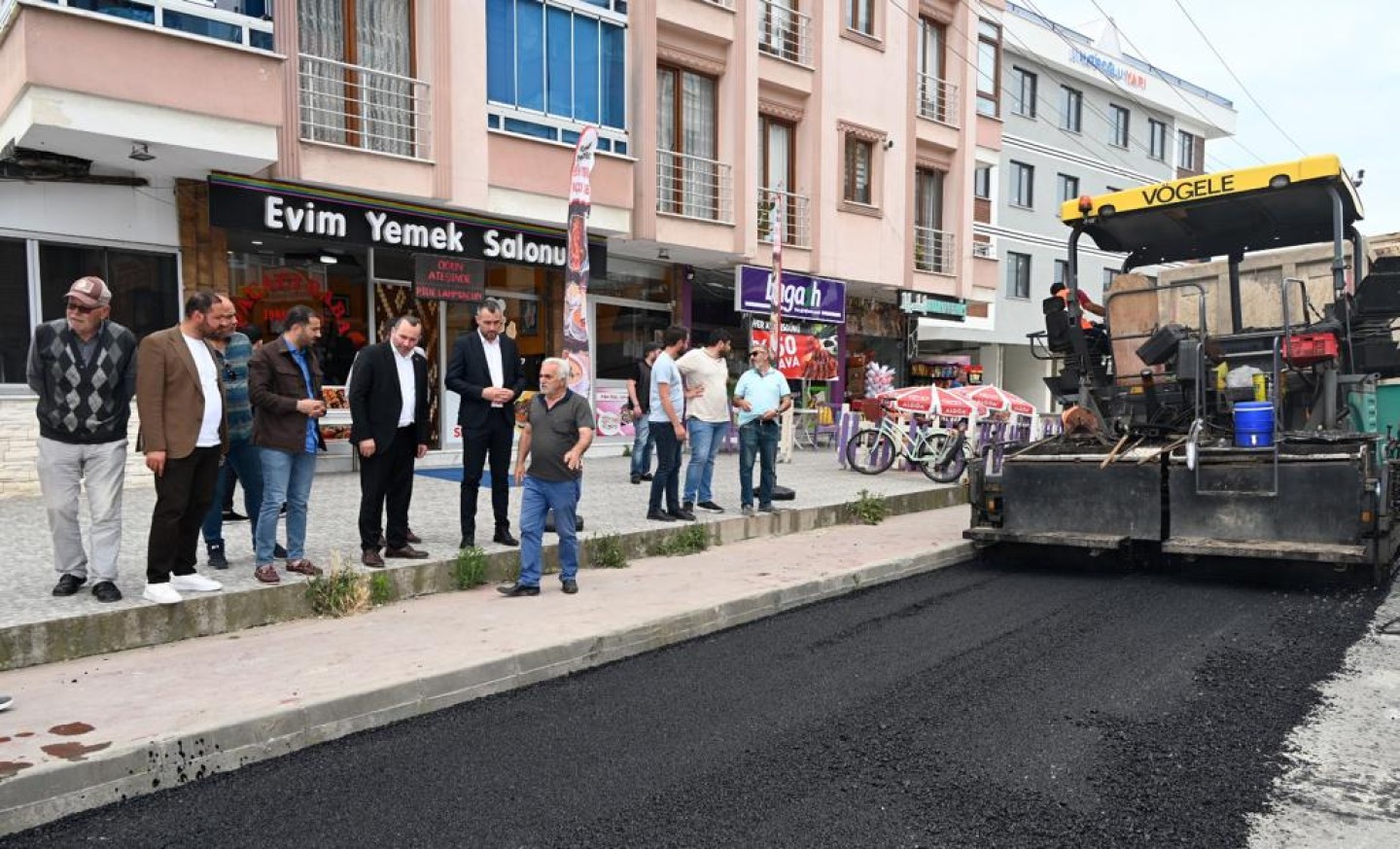 ASFALTA TAM GAZ DEVAM