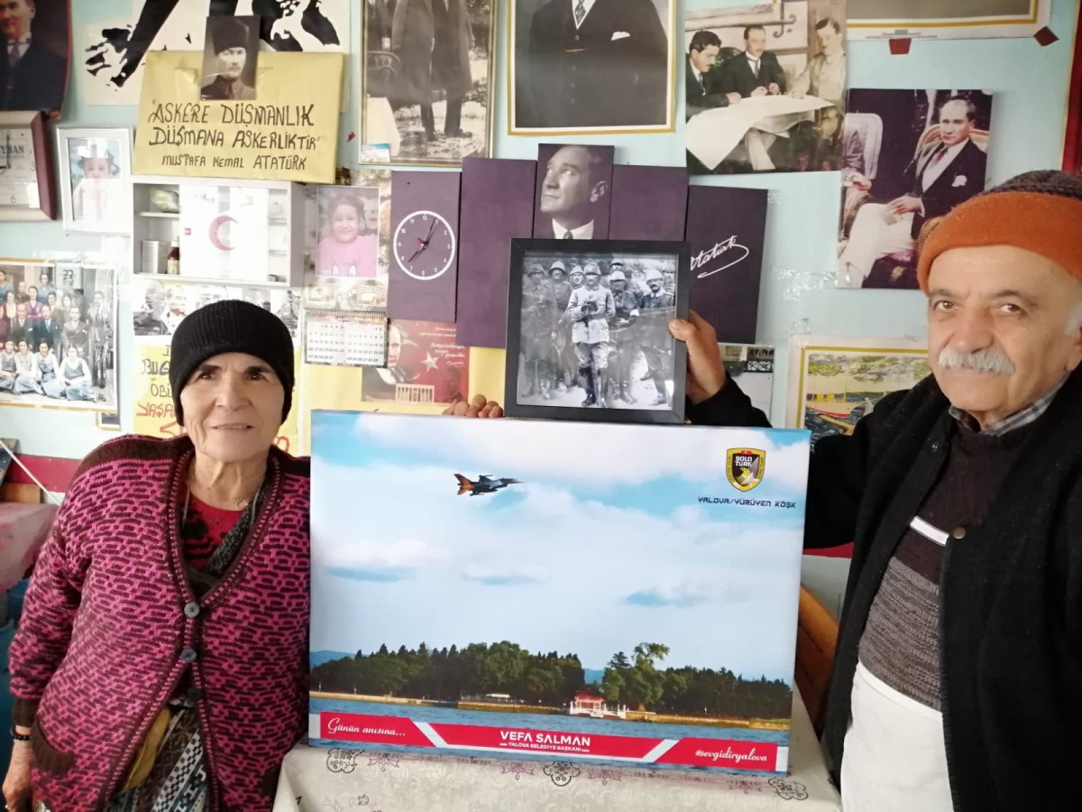 ATATÜRK HAYRANI MALATYALI AİLEYE ANLAMLI HEDİYE