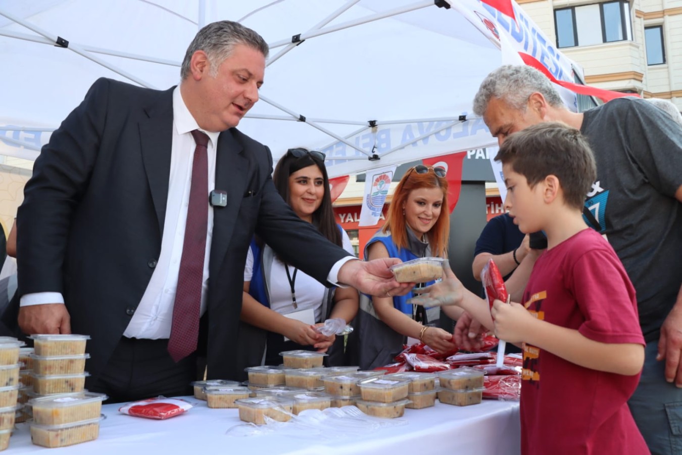 BAŞKAN GÜREL’DEN AŞURE İKRAMI