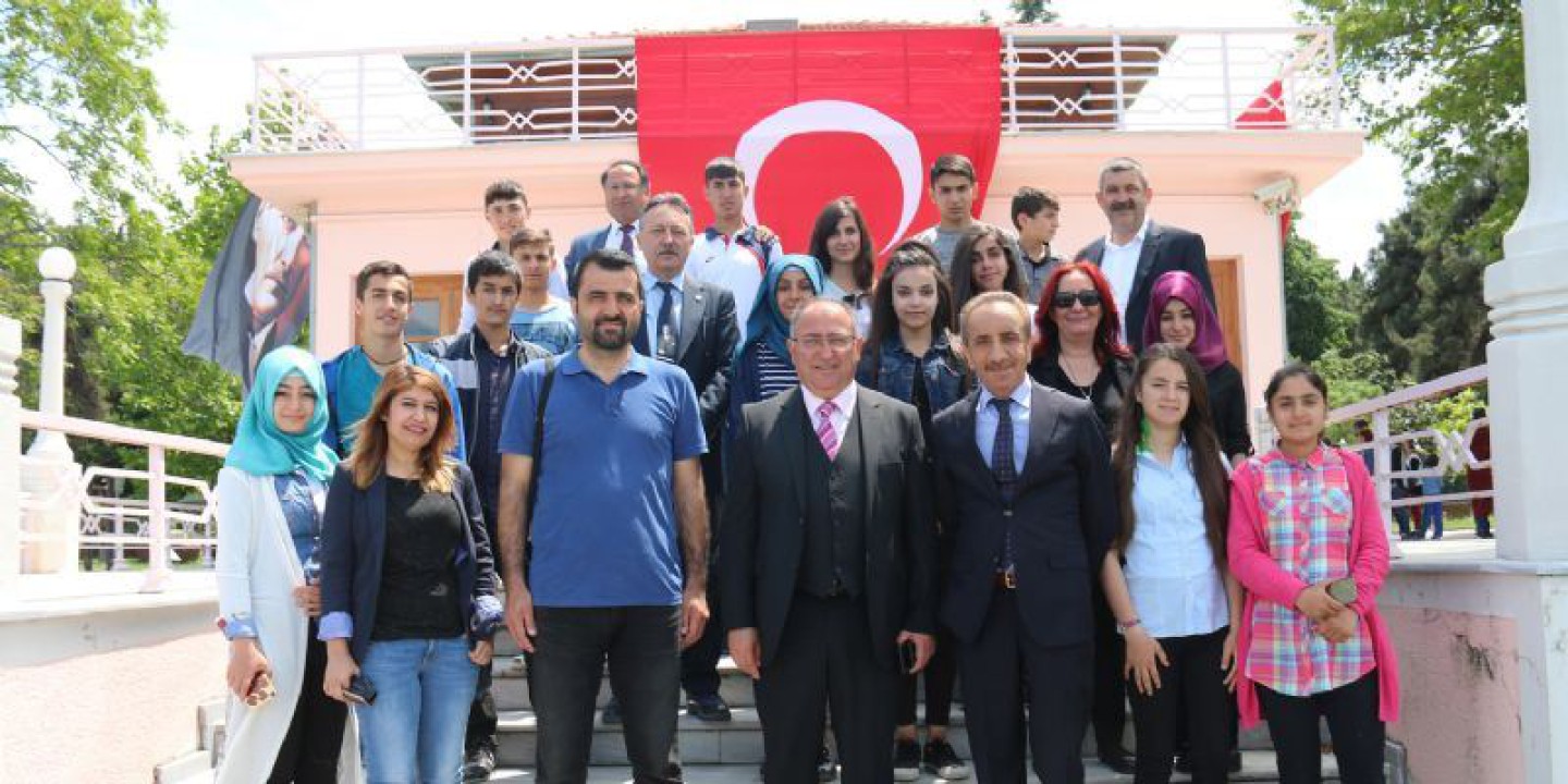 BAŞKAN SALMAN GENÇ MİSAFİRLERİNİ AĞIRLADI