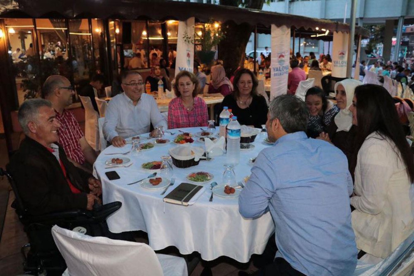 BAŞKAN SALMAN KADİR GECESİNDE ÖZEL İNSANLARLA BULUŞTU