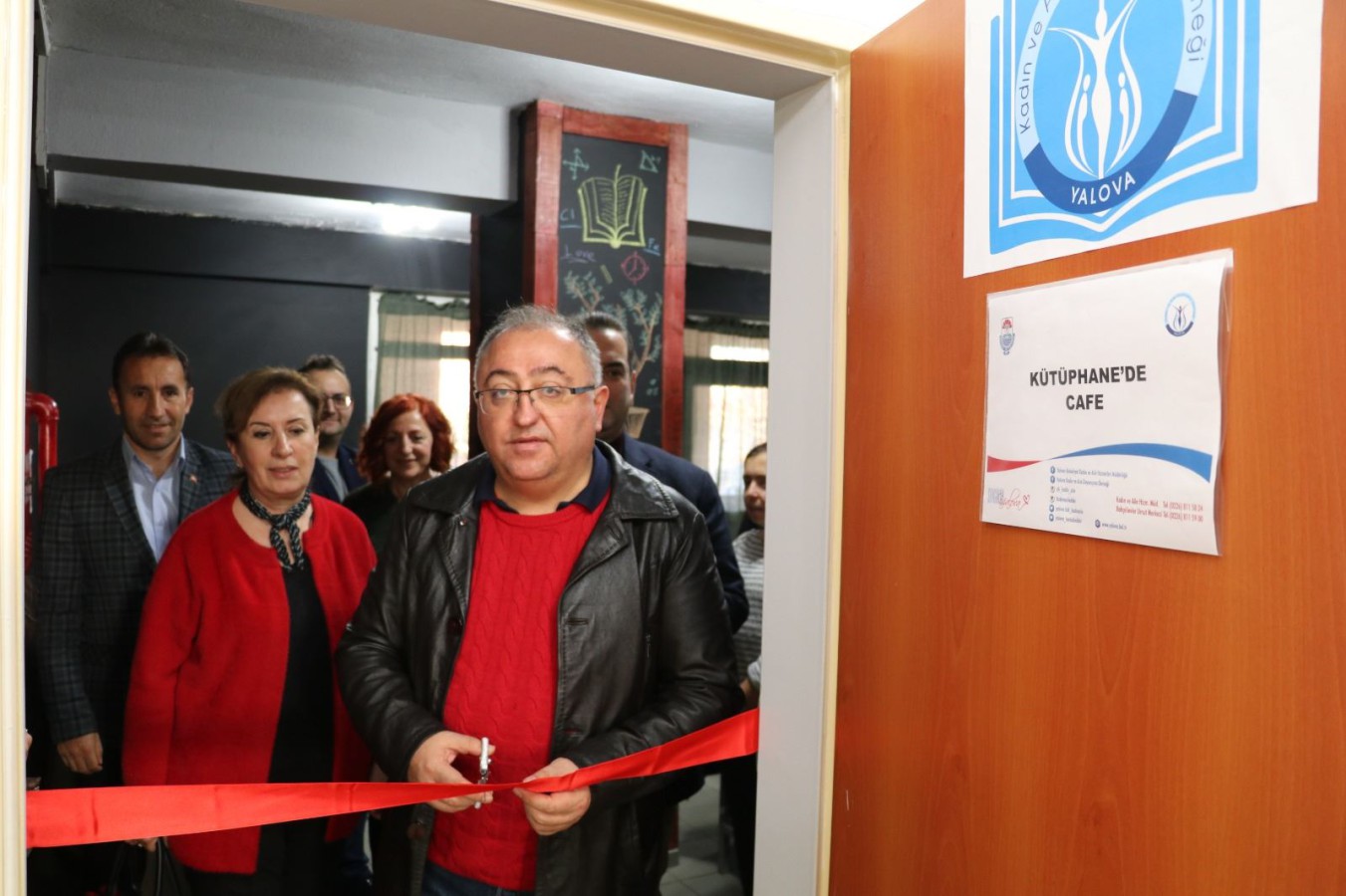 BAŞKAN SALMAN KÜTÜPHANE KAFE’NİN RESMİ AÇILIŞINI YAPTI