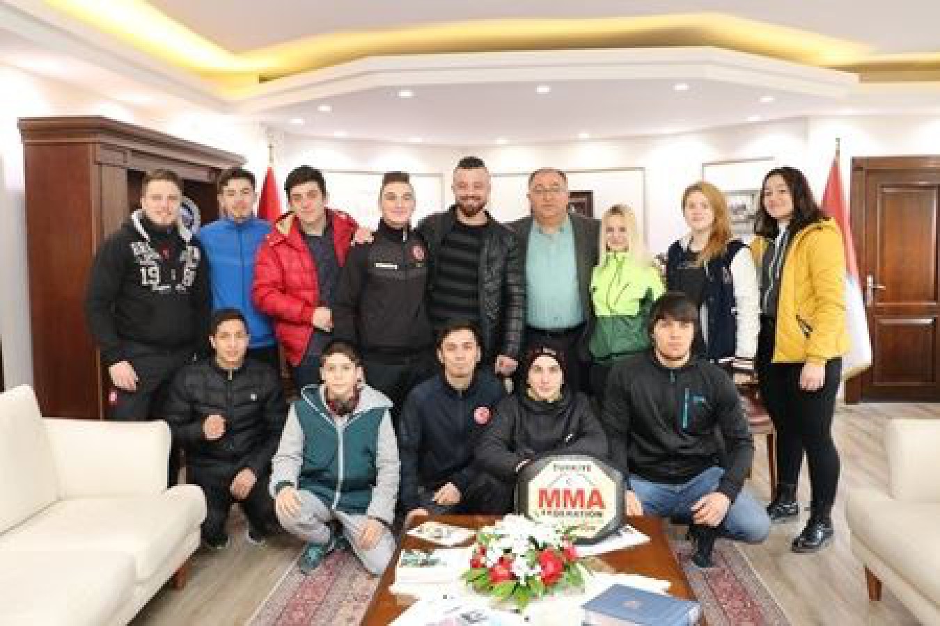 BAŞKAN SALMAN ŞAMPİYONLARI AĞIRLADI