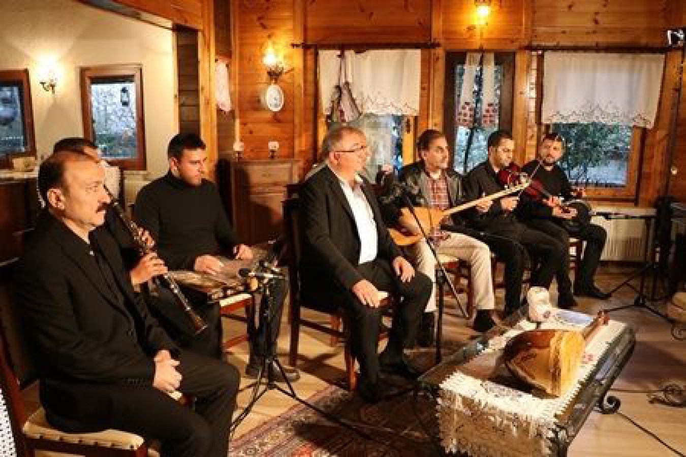 BAŞKAN SALMAN TRT MÜZİGİN KONUĞU OLDU