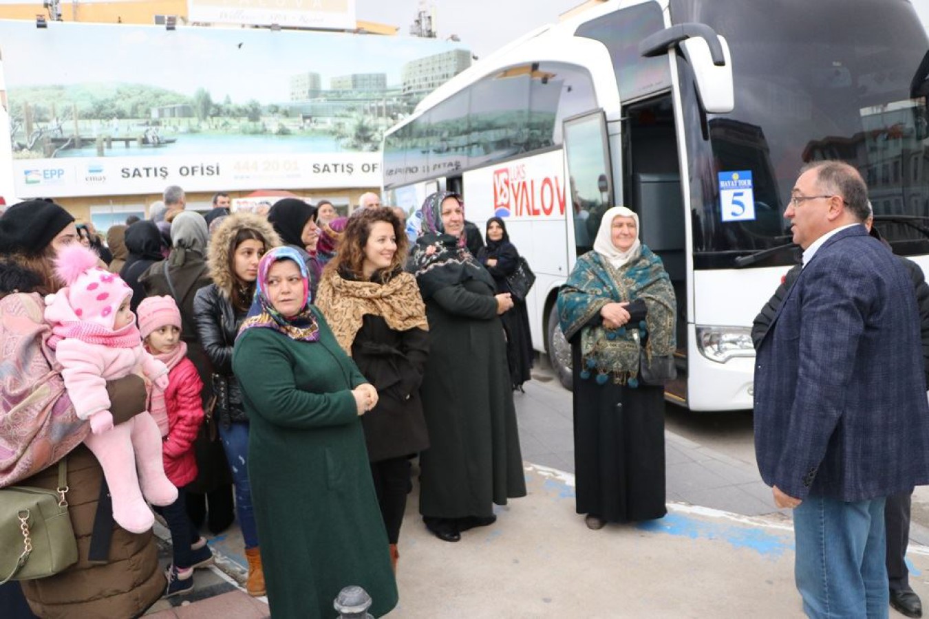 BAŞKAN SALMAN UMREYE GİDENLERİ YOLCULADI