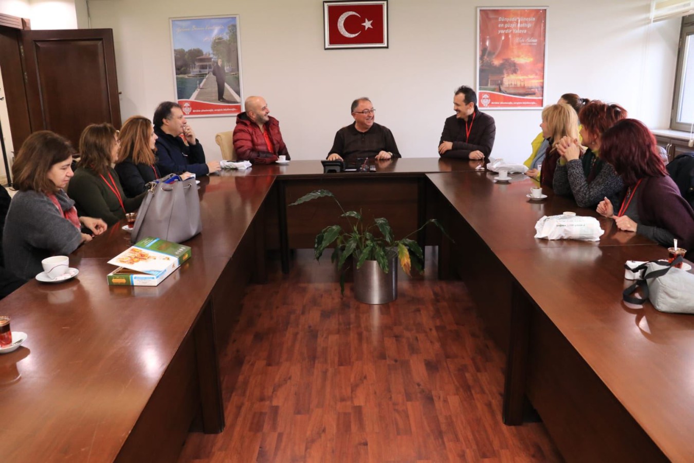 BAŞKAN SALMAN YABANCI ÖĞRETMENLERİ KONUK ETTİ