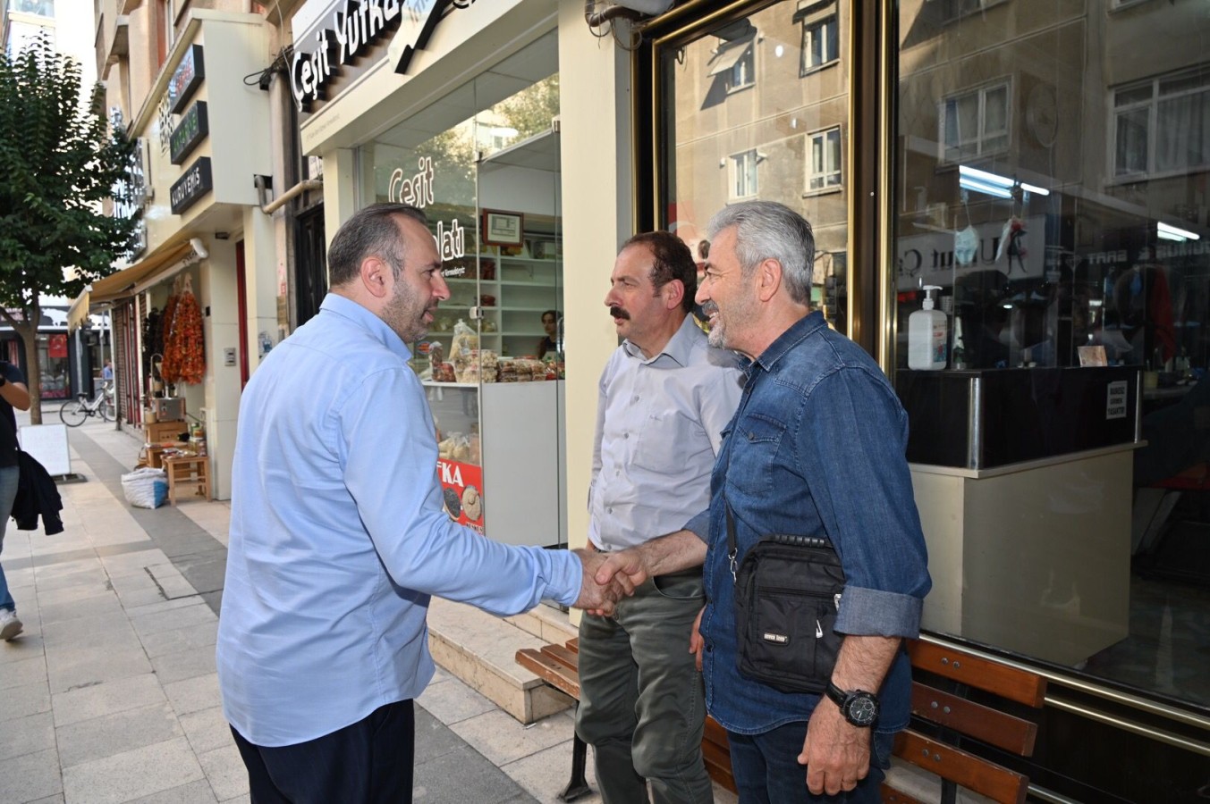 BAŞKAN TUTUK ESNAFIN YANINDA