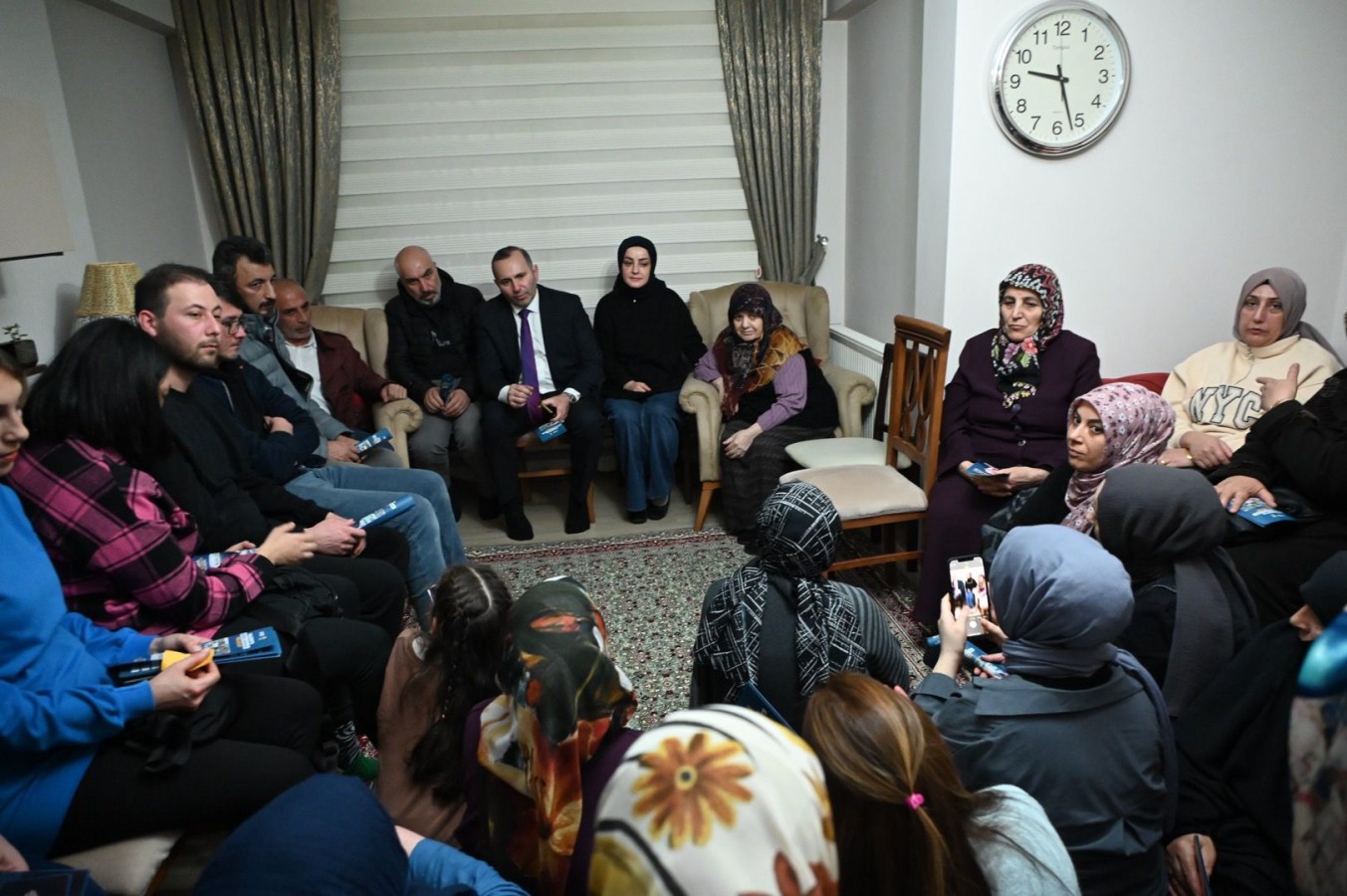 BAŞKAN TUTUK GÖNÜLLERE KONUK OLUYOR