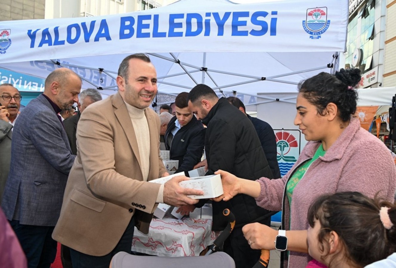 <BAŞKAN TUTUK, KANDİL SİMİDİ İKRAMINDA BULUNDU