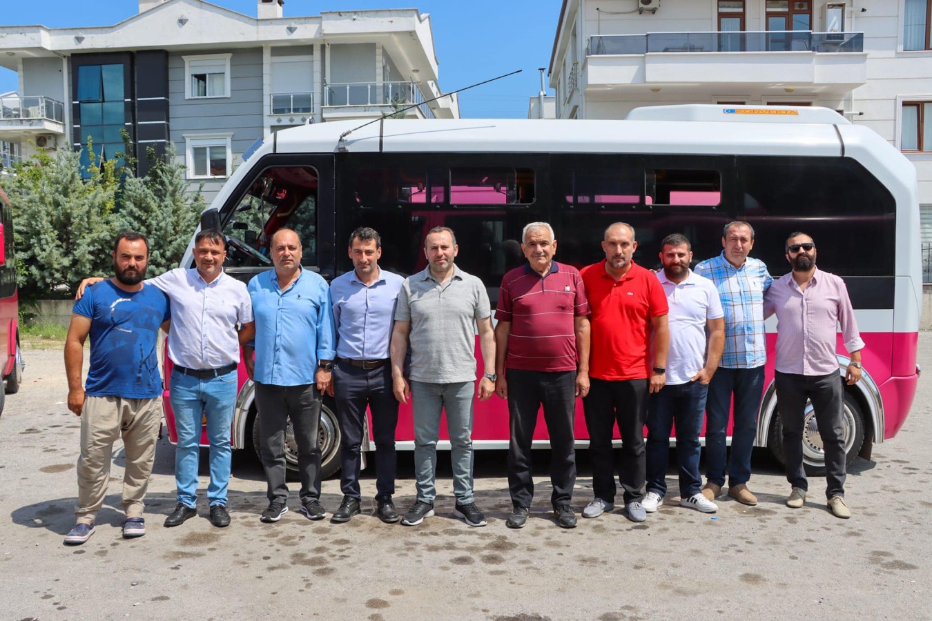 BAŞKAN VEKİLİ TUTUK, ESNAF VE VATANDAŞLARLA İÇ İÇE