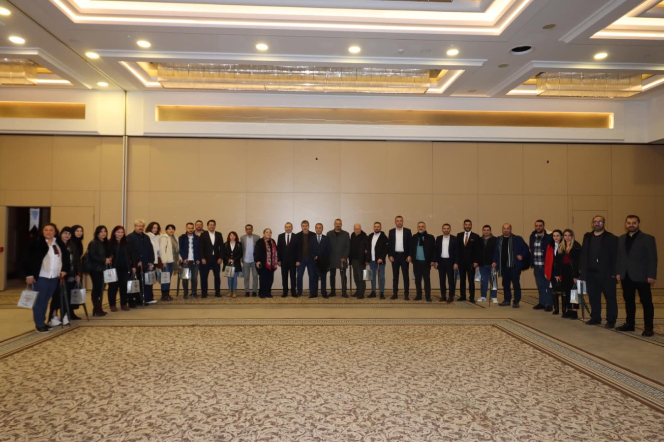 BAŞKAN VEKİLİ TUTUK GAZETECİLER İLE BİR ARAYA GELDİ