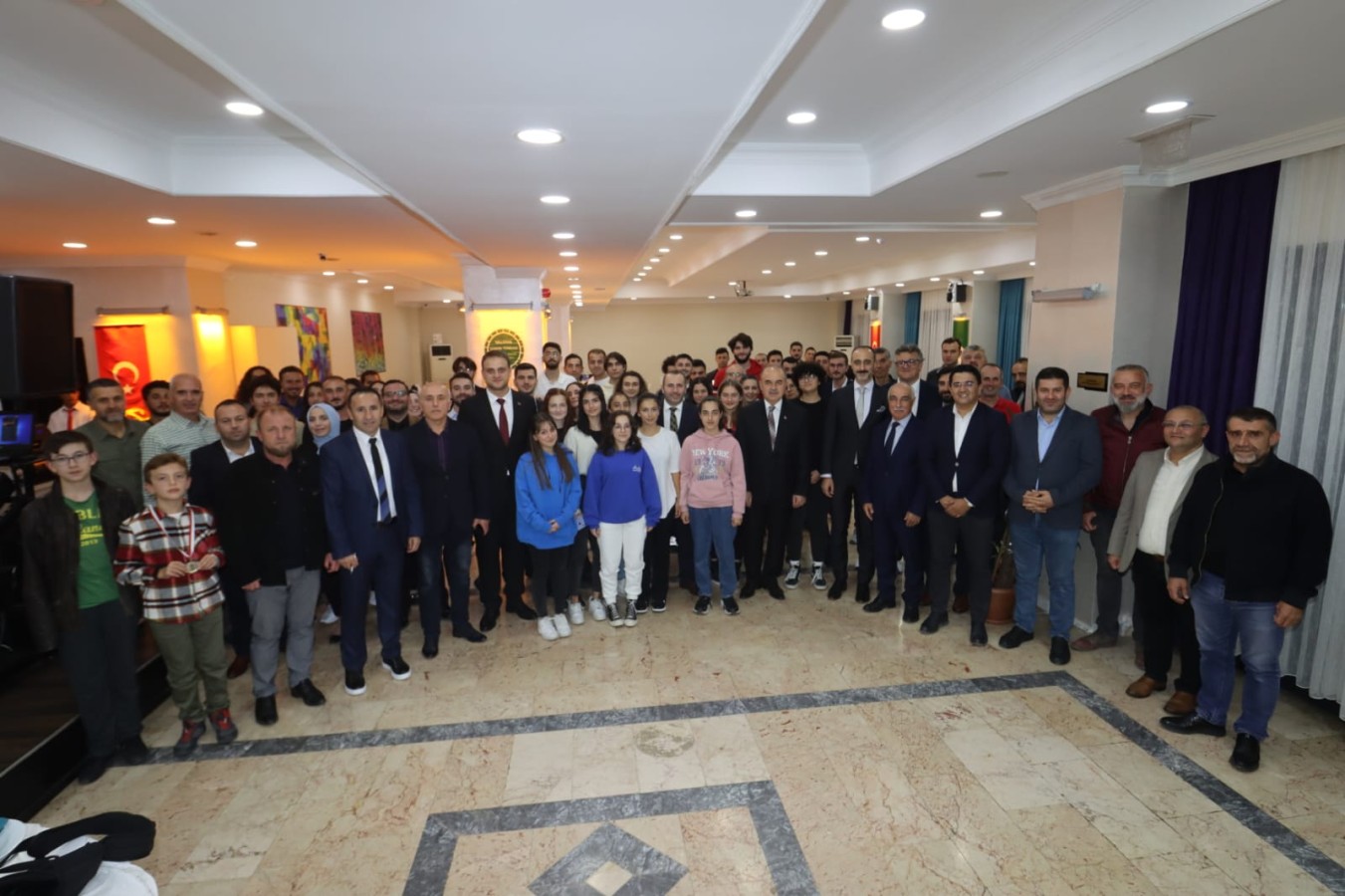 BAŞKAN VEKİLİ TUTUK ŞAMPİYONLARLA BULUŞTU