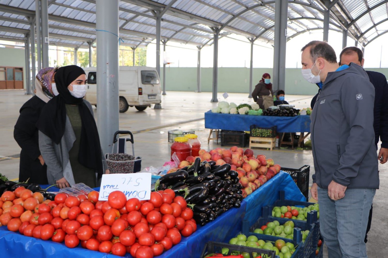 BAŞKAN VEKİLİ TUTUK ÜRETİCİ PAZARINI ZİYARET ETTİ