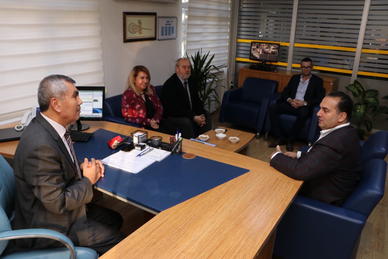 BAŞKAN YARDIMCILARINDAN YENİ TAPU MÜDÜRÜRÜNE ZİYARET