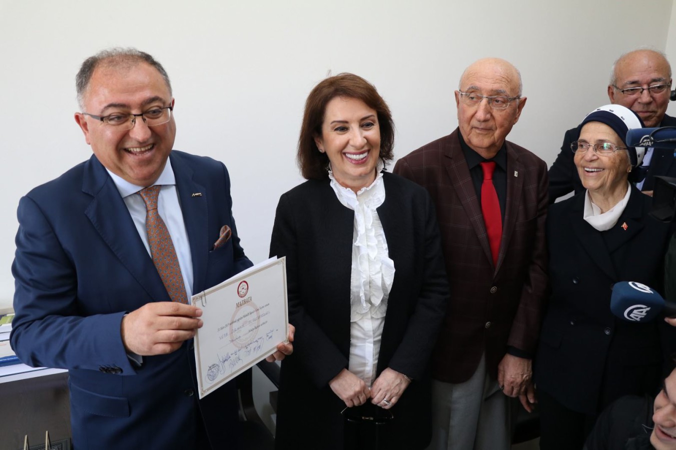 BAŞKANIMIZ VEFA SALMAN MAZBATASINI ALDI