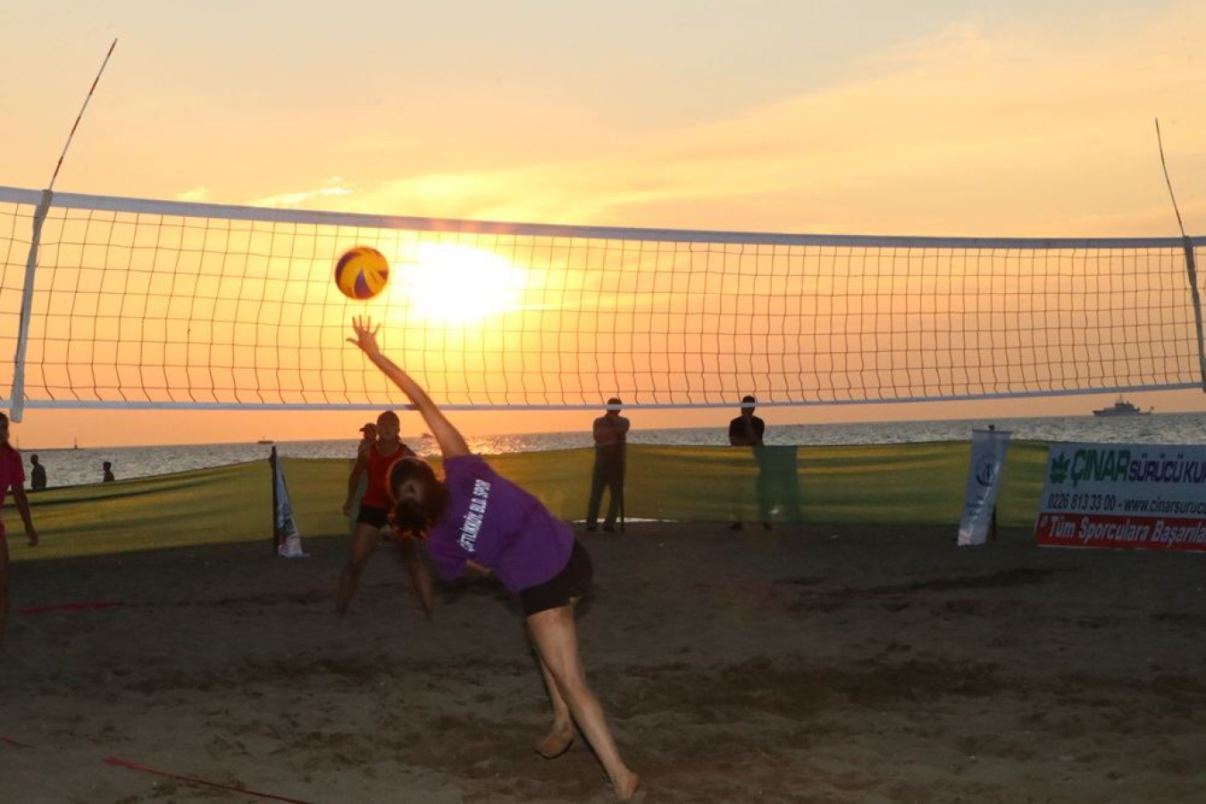 BEACH VOLLEY TURNUVASI SONA ERDİ