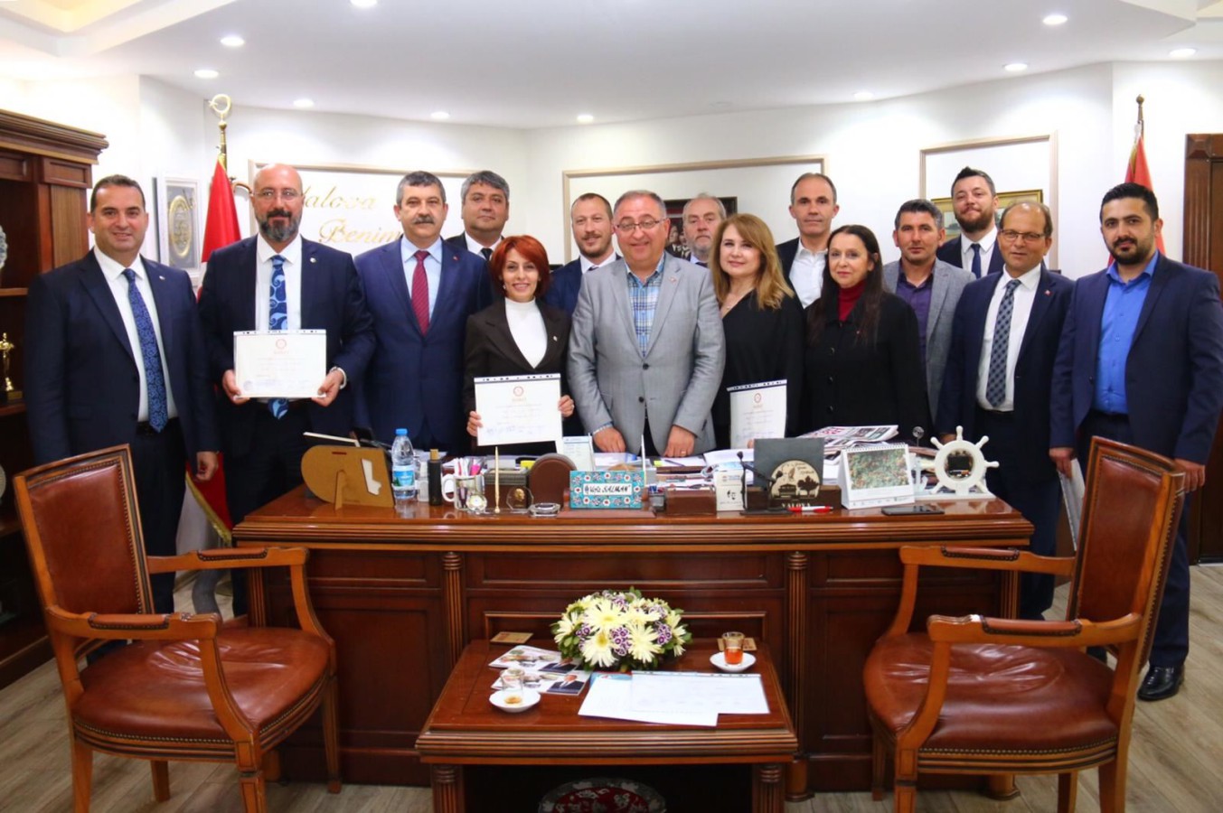 BELEDİYE MECLİS ÜYELERİ MAZBATALARINI TESLİM ALDI