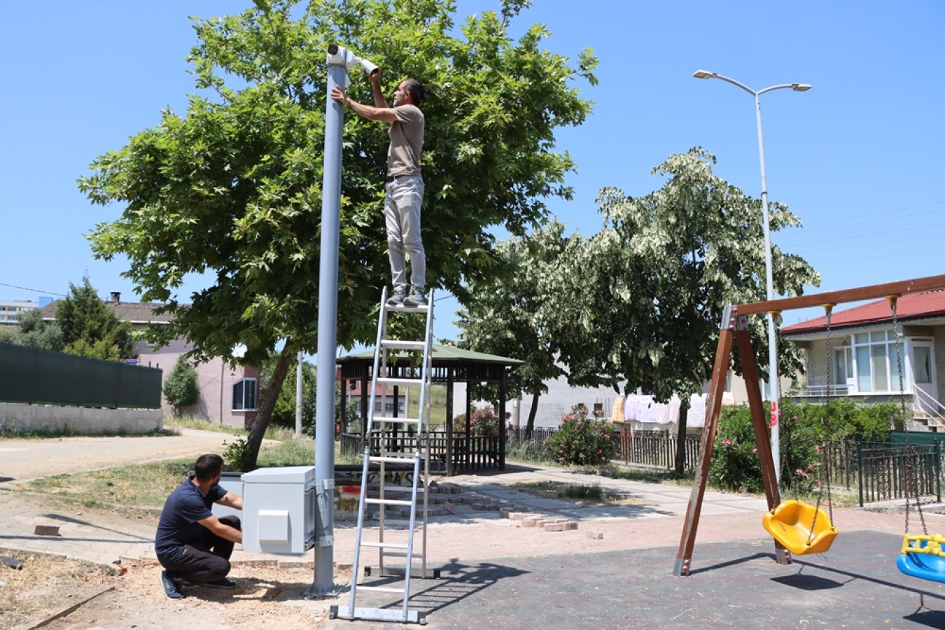 ÇOCUK PARKLARINA GÜVENLİK KAMERALARI TAKILIYOR