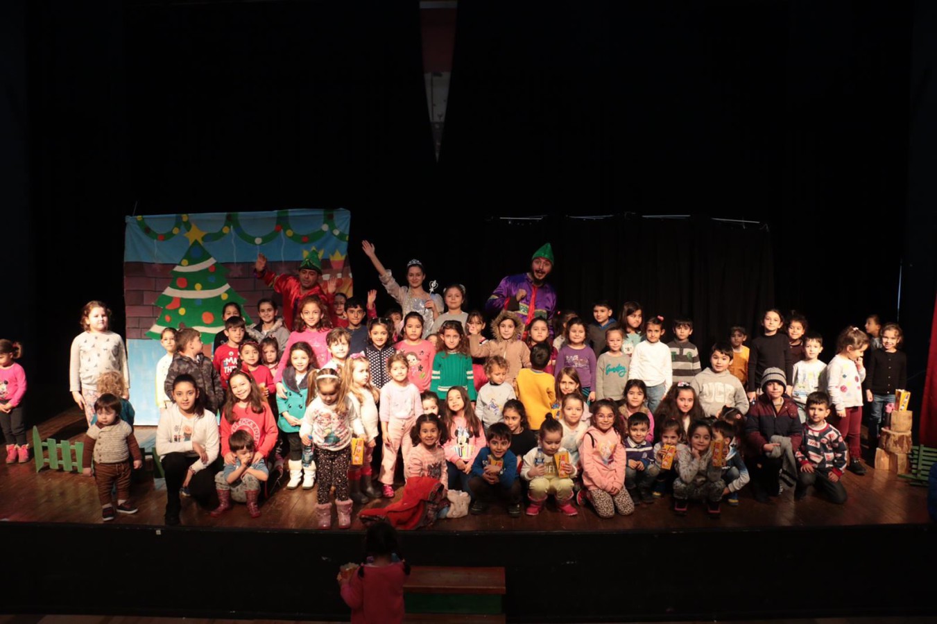 ÇOCUK TİYATROLARI BÜYÜK İLGİ GÖRÜYOR