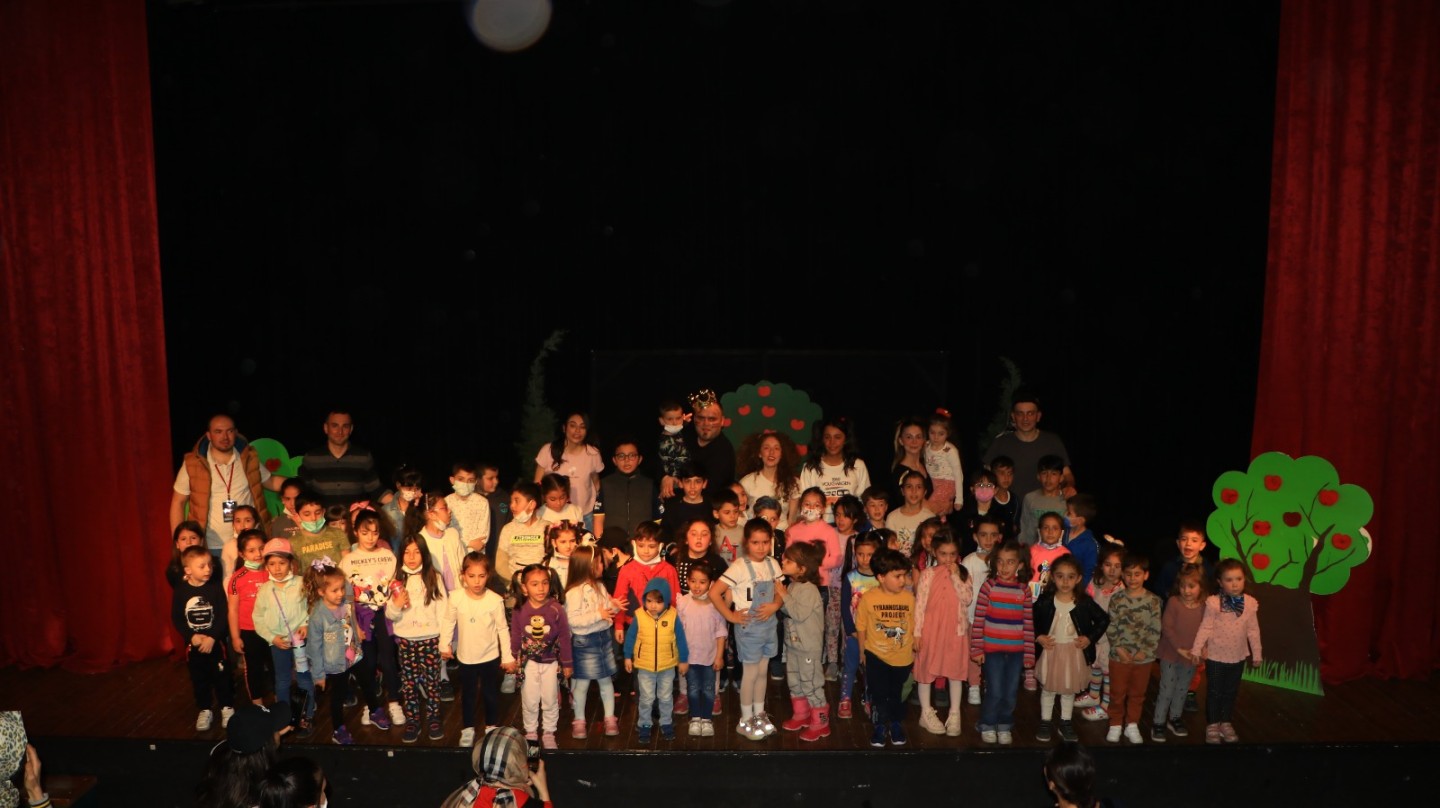 ÇOCUK TİYATROLARI DEVAM EDİYOR