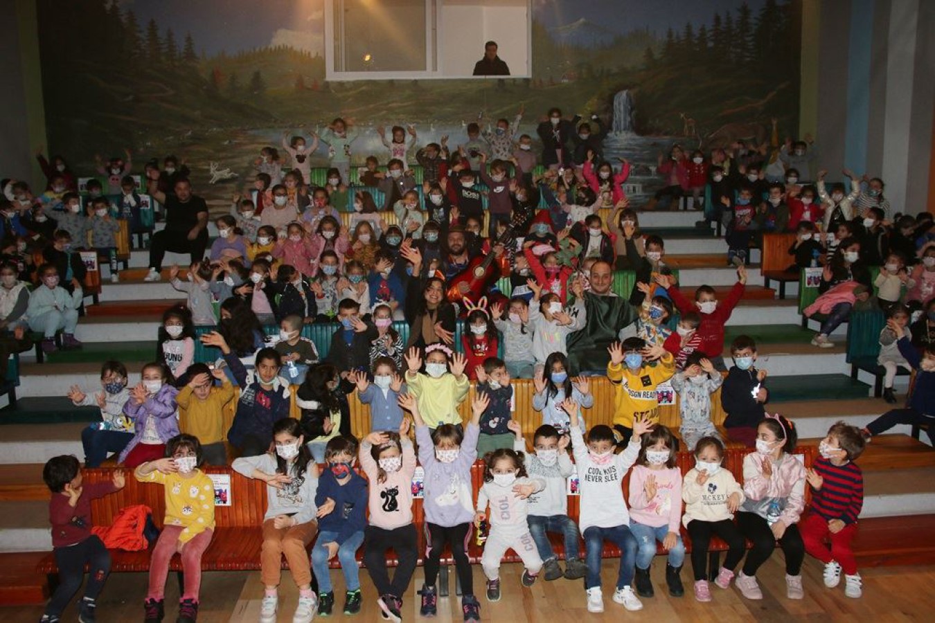 ÇOCUKLAR CUMARTESİ GÜNLERİ ÇOK MUTLU