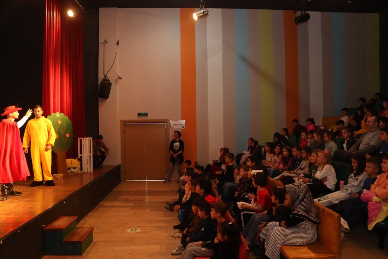 ÇOCUKLAR CUMARTESİNİ GÜNÜNÜ İPLE ÇEKİYOR