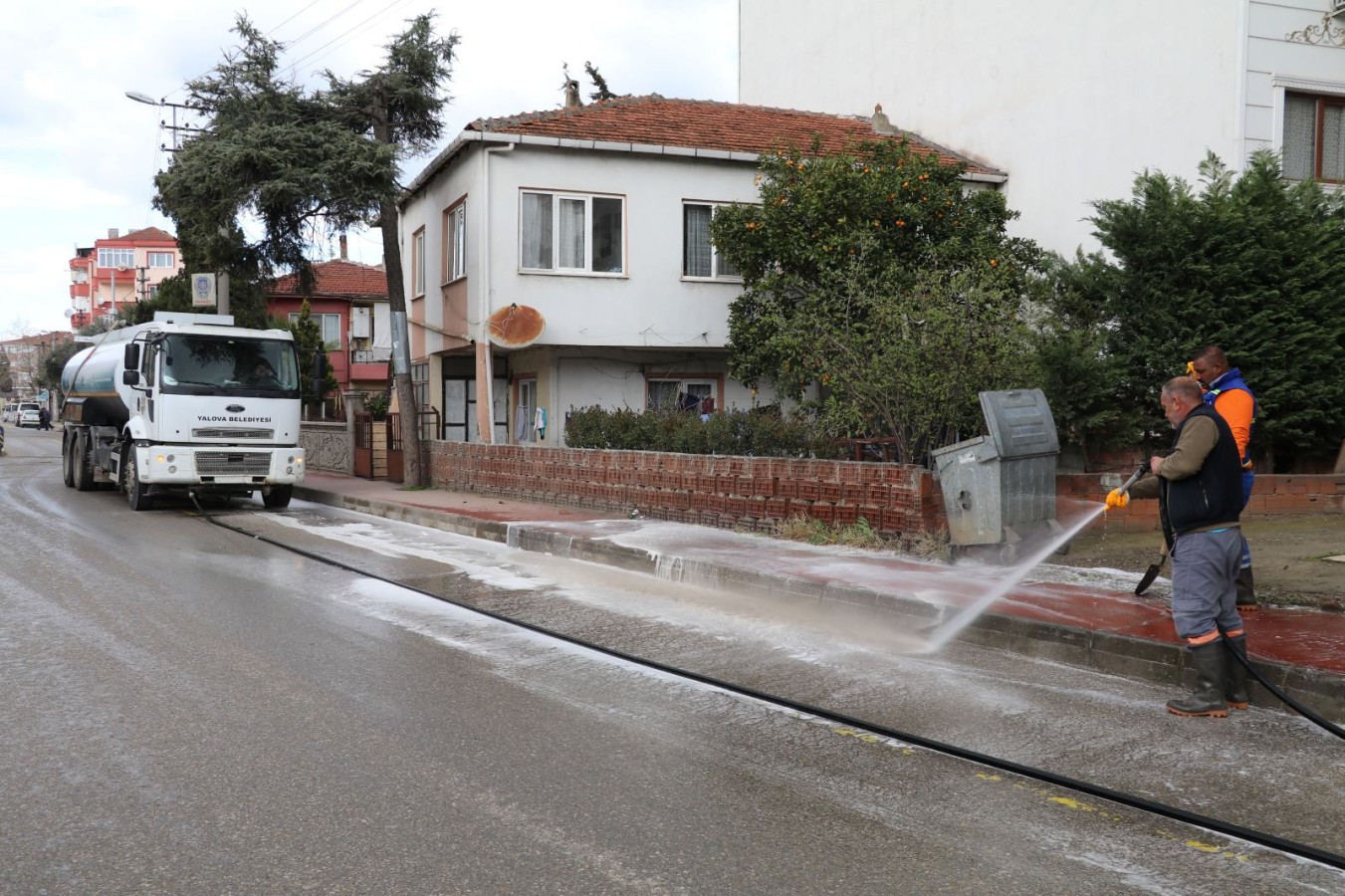 DEZENFEKTE ÇALIŞMALARI ARTARAK DEVAM EDİYOR