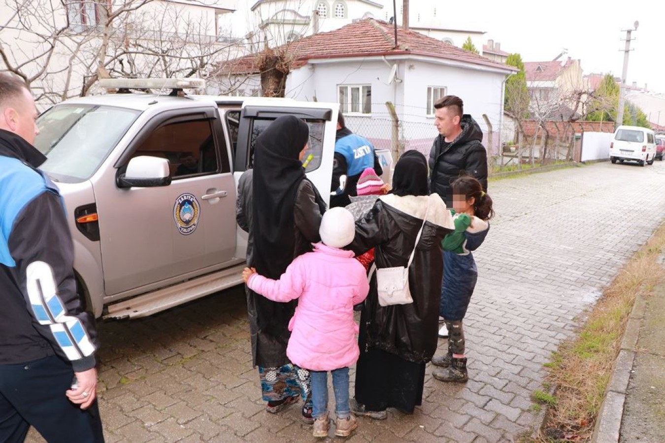 DİLENCİ VE SEYYAR SATICILARA YÖNELİK ÇALIŞMA GERÇEKLEŞTİRİLDİ