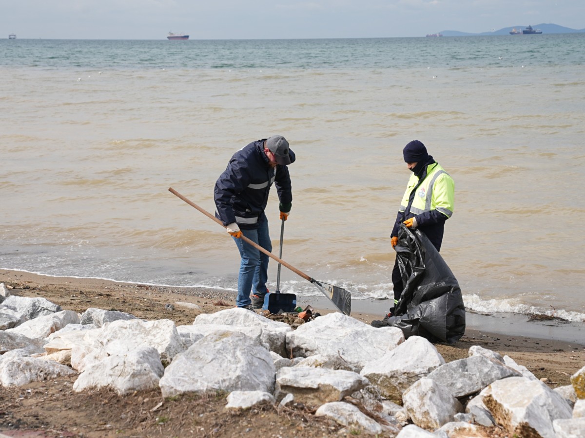 DOĞU SAHİL BANDI KUMSALINDA KAPSAMLI TEMİZLİK ÇALIŞMASI