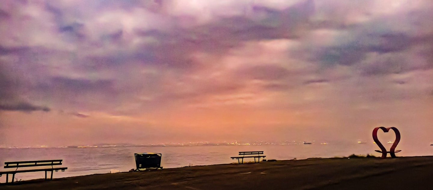 DOĞU SAHİL BANDINA YENİ BANKLAR YERLEŞTİRİLDİ