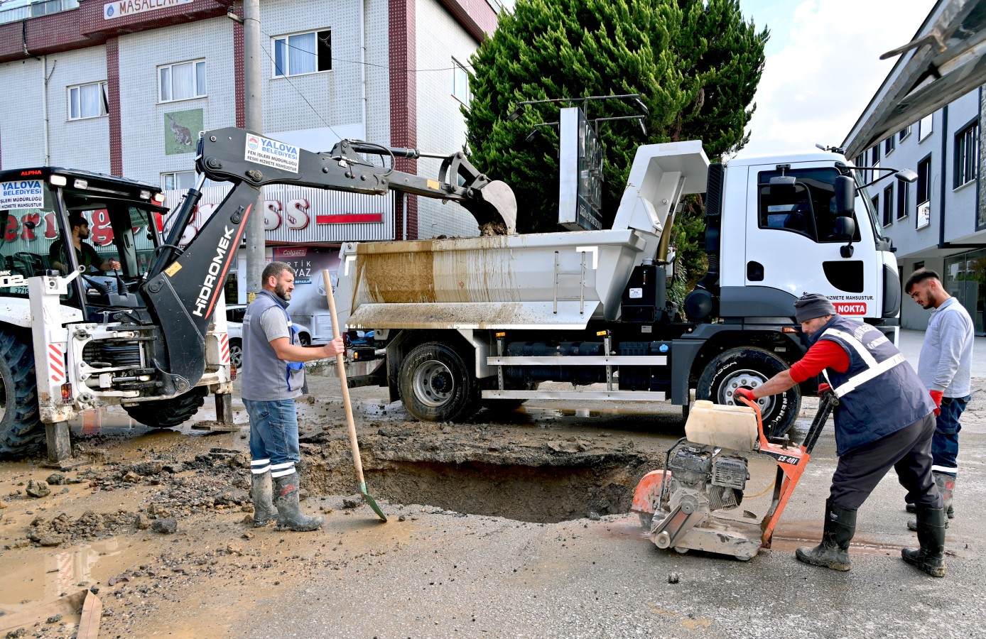 EKİPLERİMİZ ARIZALARA MÜDAHALE EDİYOR