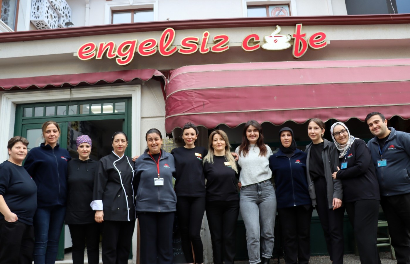 ENGELSİZ CAFE HEM KALİTELİ HİZMETİ HEM DE MENÜSÜYLE CEZBEDİYOR