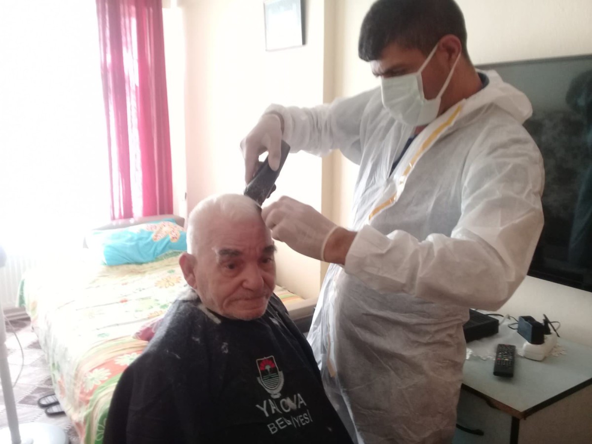 EVDE KUAFÖR VE BERBER HİZMETİ DEVAM EDİYOR