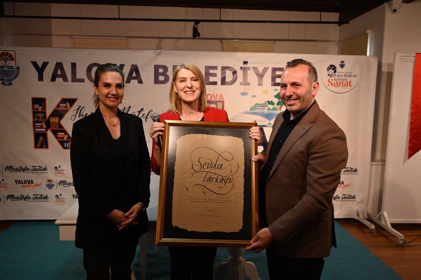 GAZETECİ TÜRKÜSEV OKUYUCULARIYLA BULUŞTU