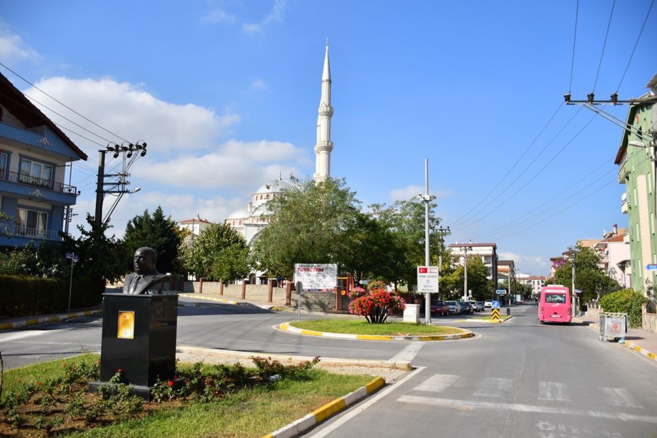 GİRNE CADDESİNDE ELEKTRİK HATLARI YER ALTINA ALINACAK