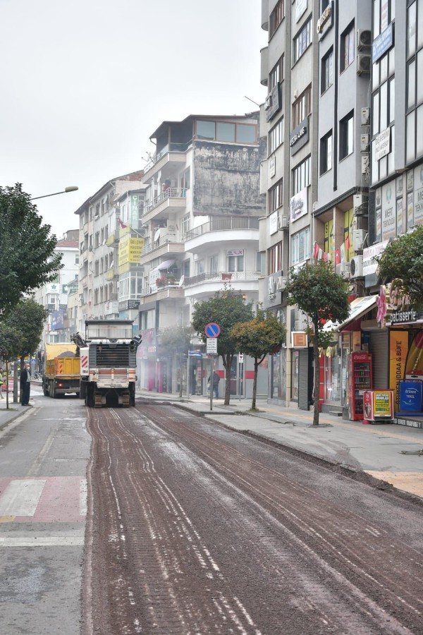 GÖLLENME SORUNU ORTADAN KALKAN FATİH CADDESİNDE ASFALTLAMA BAŞLADI