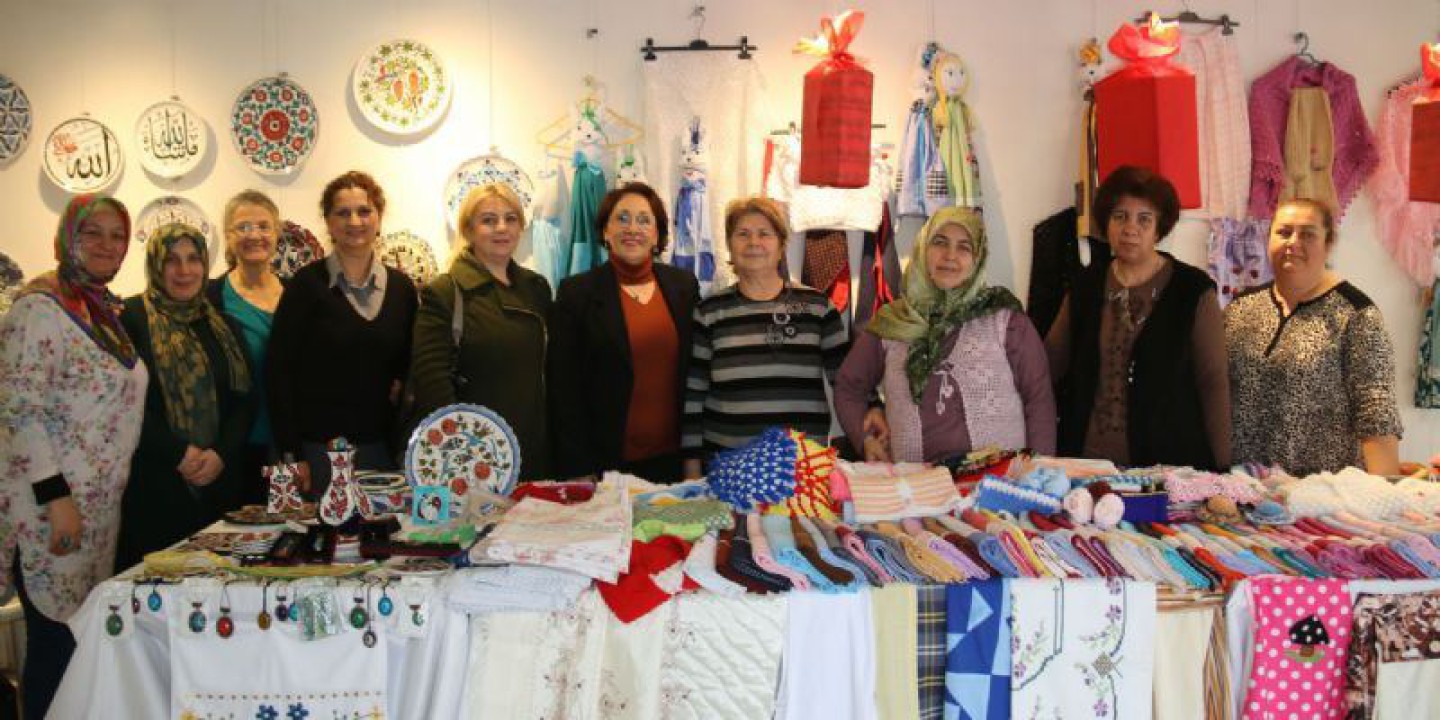 Güner, Hediyelik Eşya Satış Yerini Ziyaret Etti