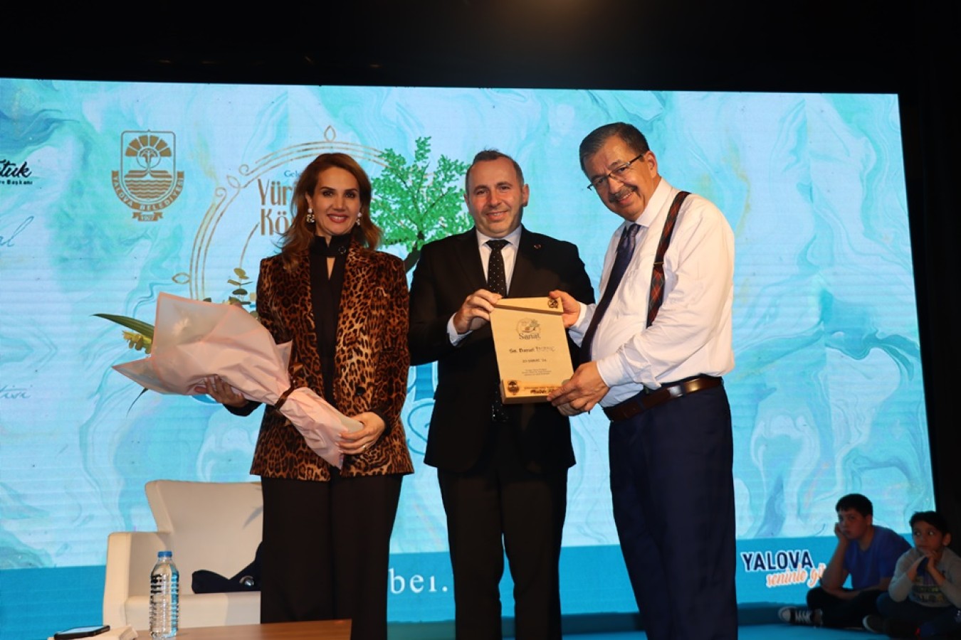 HAYATİ İNANÇ KONFERANSI MEST ETTİ