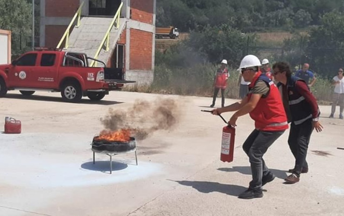 İTFAİYE MÜDÜRLÜĞÜ EĞİTİM VERMEYE DEVAM EDİYOR