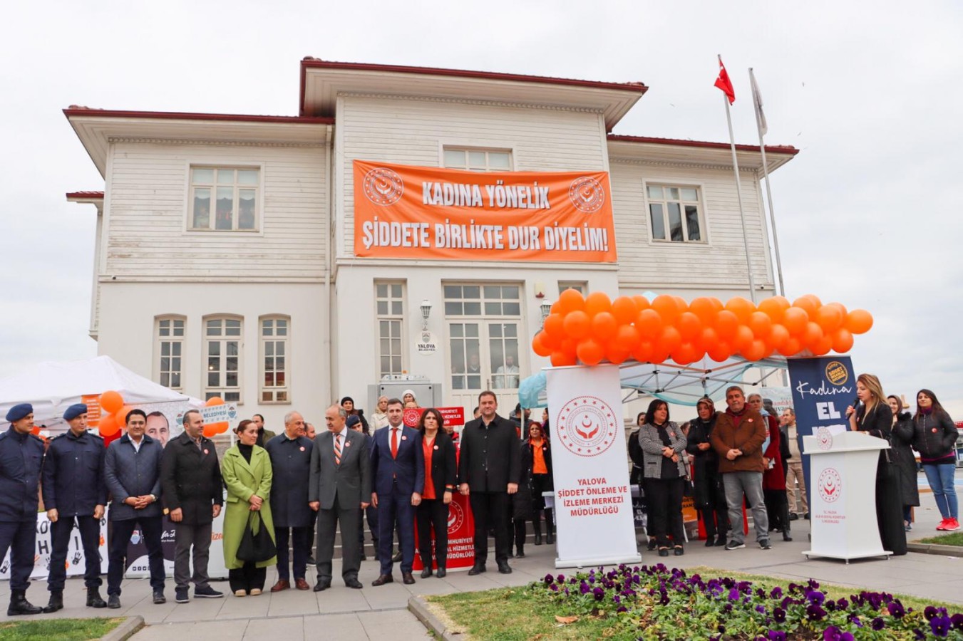 ‘KADINA YÖNELİK ŞİDDETE KARŞI’ FARKINDALIK YARATAN ETKİNLİK