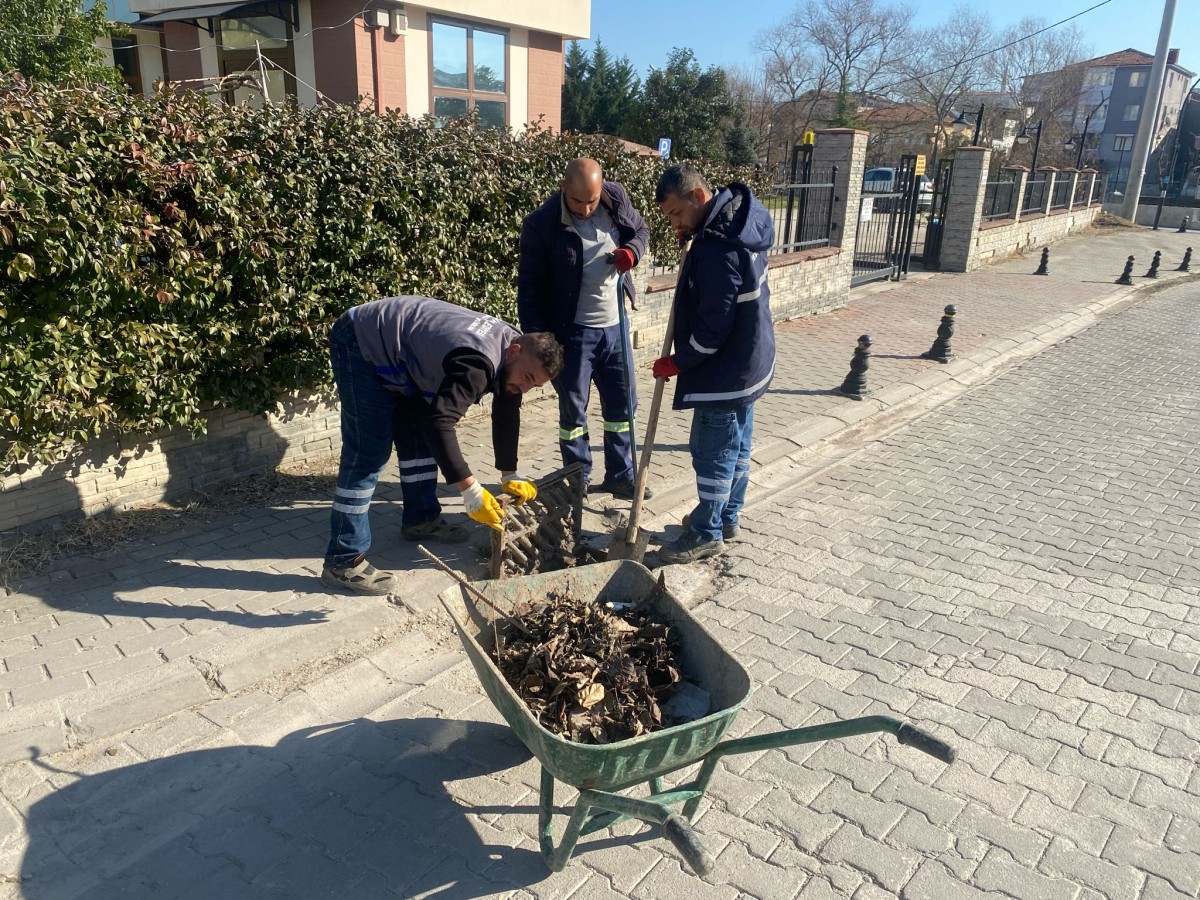 KANAL VE MAZGALLAR TEMİZLENİYOR
