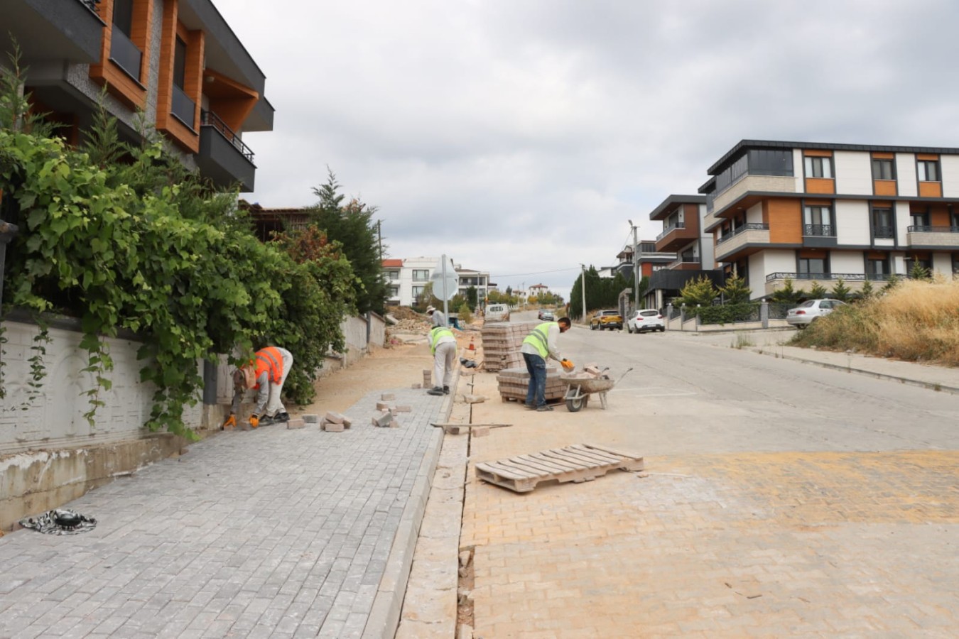 KAZIM KARABEKİR MAHALLESİ EGE SOKAK PARKE KALDIRIMA KAVUŞUYOR