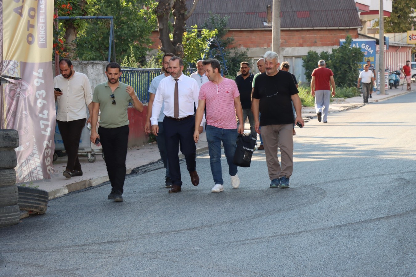 KEMER KÖPRÜ CADDESİ VE ÖĞRETMEN İBRAHİM USLU SOKAK’TA ASFALTLAMA ÇALIŞMALARI TAMAMLANDI